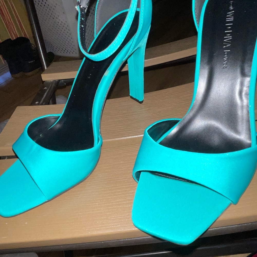 Wild Diva Vibrant Teal Heels